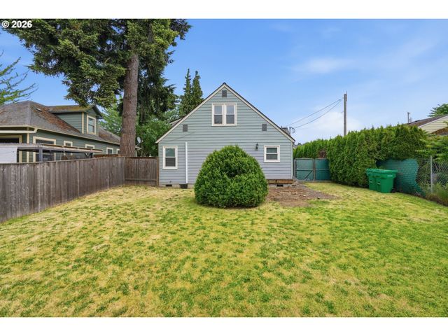 1910 HARNEY St, Vancouver, WA 98660