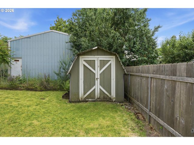 1910 HARNEY St, Vancouver, WA 98660