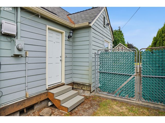 1910 HARNEY St, Vancouver, WA 98660