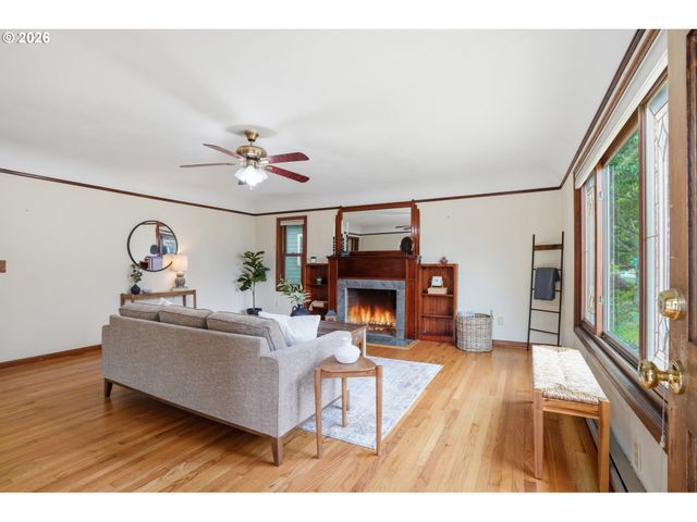 1910 HARNEY St, Vancouver, WA 98660
