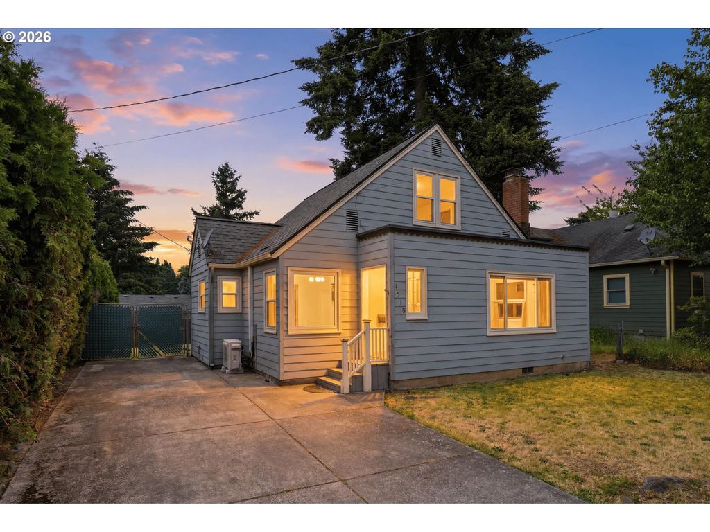 1910 HARNEY St, Vancouver, WA 98660