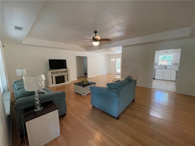 2800 N Erie Avenue, Russellville, AR 72802