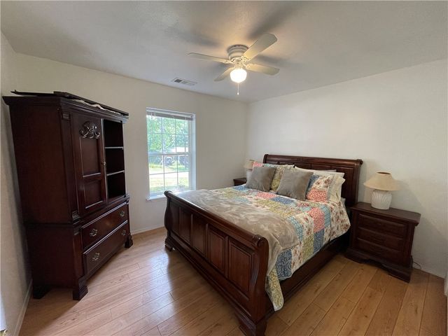 2800 N Erie Avenue, Russellville, AR 72802