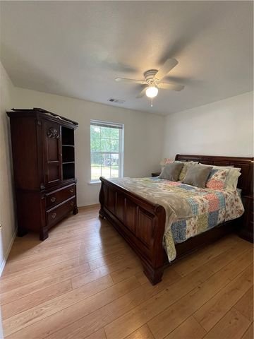 2800 N Erie Avenue, Russellville, AR 72802