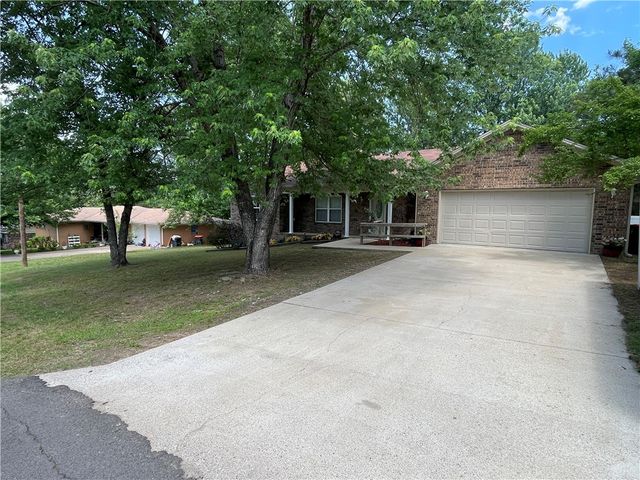 2800 N Erie Avenue, Russellville, AR 72802