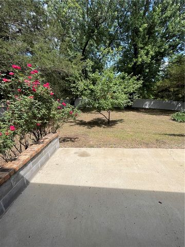 2800 N Erie Avenue, Russellville, AR 72802