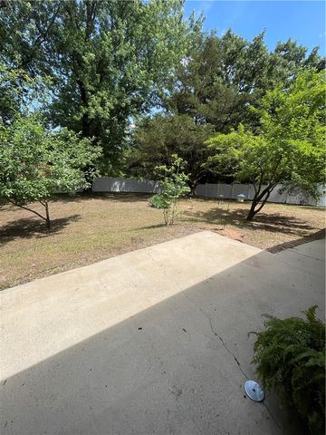2800 N Erie Avenue, Russellville, AR 72802