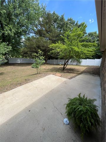2800 N Erie Avenue, Russellville, AR 72802