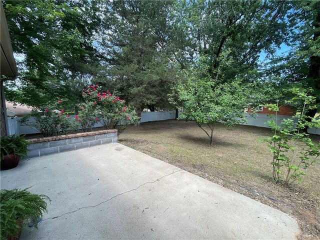 2800 N Erie Avenue, Russellville, AR 72802