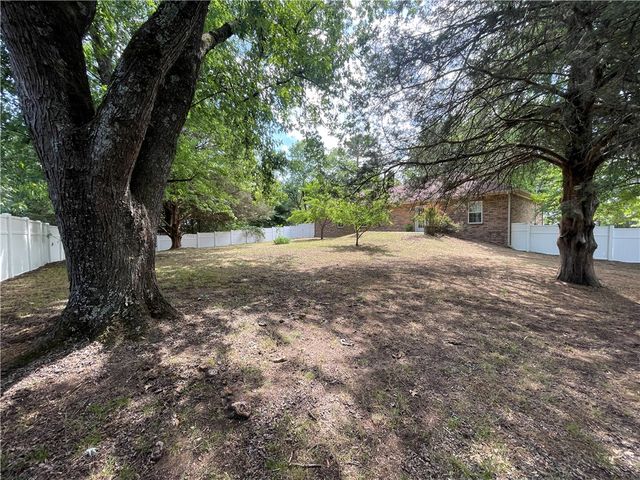 2800 N Erie Avenue, Russellville, AR 72802