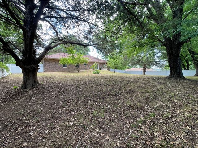 2800 N Erie Avenue, Russellville, AR 72802