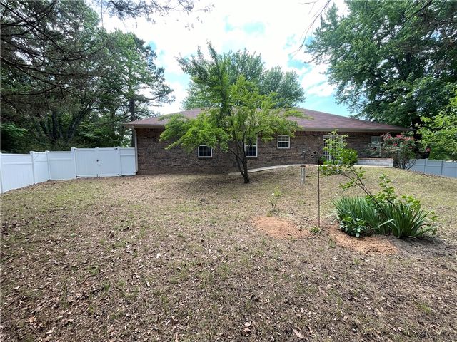 2800 N Erie Avenue, Russellville, AR 72802