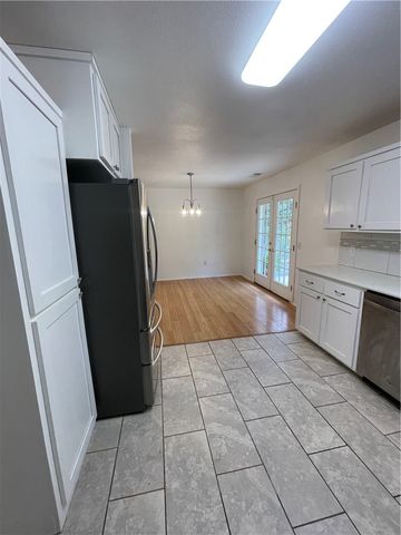 2800 N Erie Avenue, Russellville, AR 72802