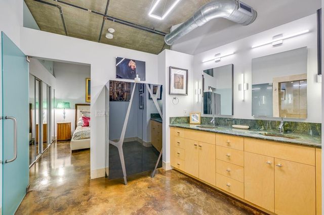 311 W 5th ST 1002, Austin, TX 78701