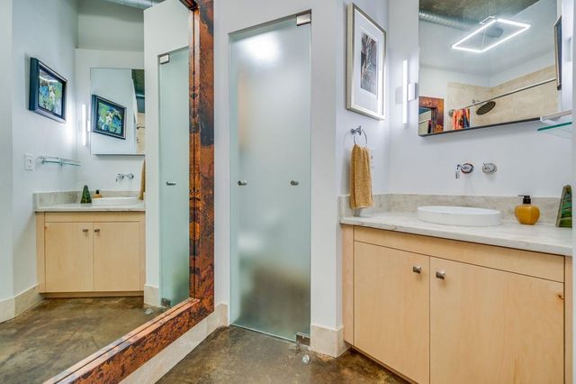 311 W 5th ST 1002, Austin, TX 78701