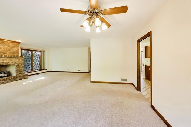911 Glenwood Lane, Glenview, IL 60025