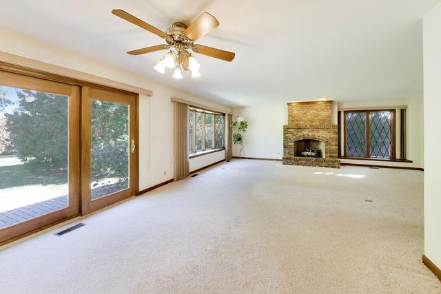 911 Glenwood Lane, Glenview, IL 60025