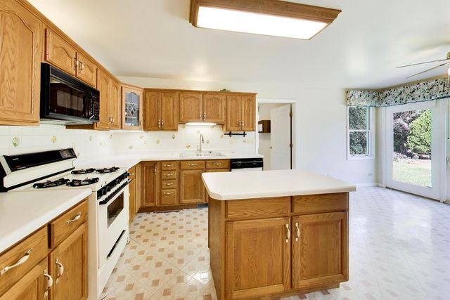 911 Glenwood Lane, Glenview, IL 60025