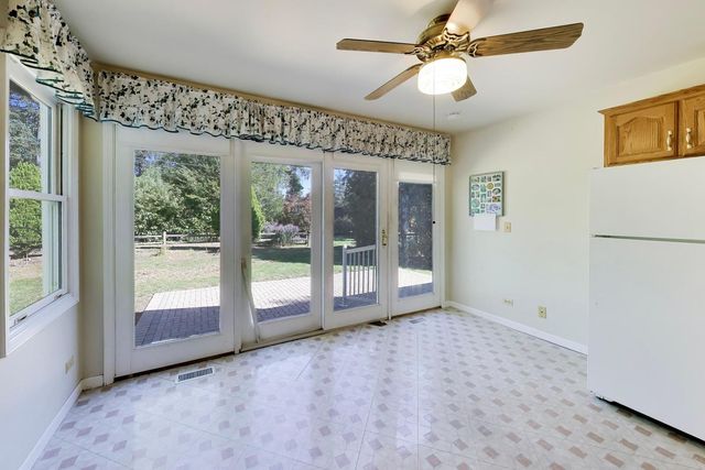 911 Glenwood Lane, Glenview, IL 60025