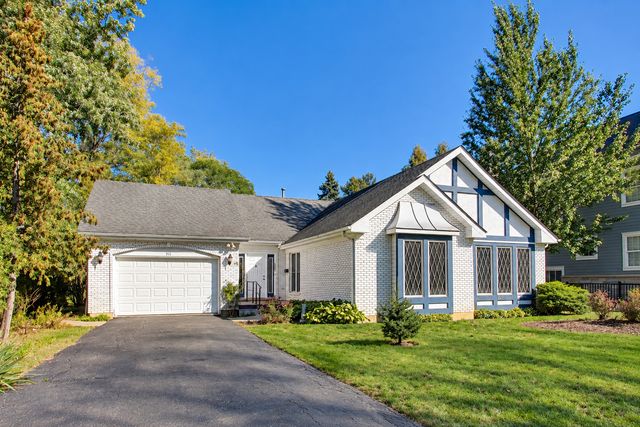 911 Glenwood Lane, Glenview, IL 60025