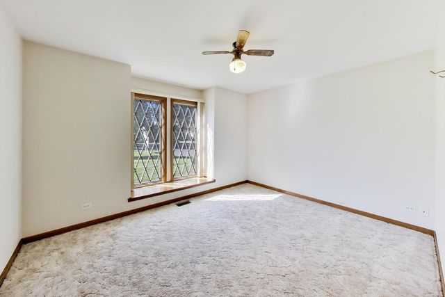 911 Glenwood Lane, Glenview, IL 60025