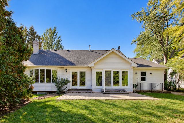 911 Glenwood Lane, Glenview, IL 60025