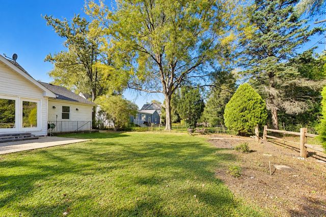 911 Glenwood Lane, Glenview, IL 60025