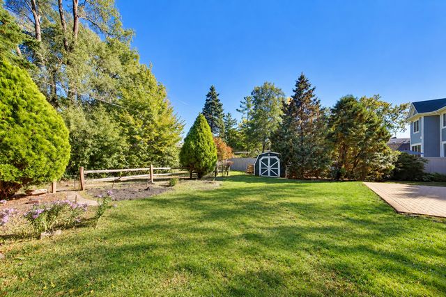 911 Glenwood Lane, Glenview, IL 60025