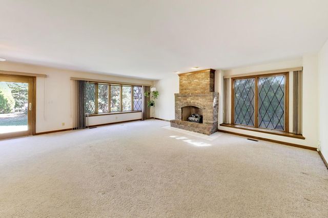 911 Glenwood Lane, Glenview, IL 60025