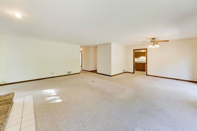 911 Glenwood Lane, Glenview, IL 60025