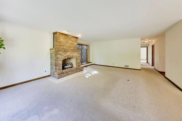 911 Glenwood Lane, Glenview, IL 60025