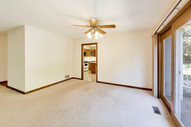 911 Glenwood Lane, Glenview, IL 60025