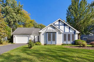 911 Glenwood Lane, Glenview, IL 60025