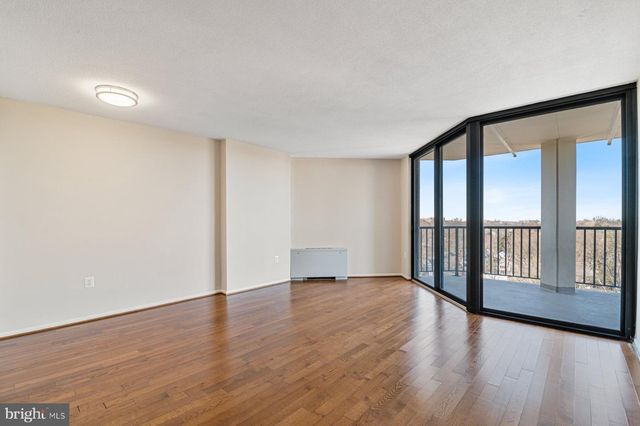 4242 East West Hwy Apt 910, Chevy Chase, MD 20815