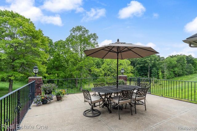 2737 Pebble Beach Drive, Oakland, MI 48363