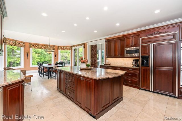 2737 Pebble Beach Drive, Oakland, MI 48363