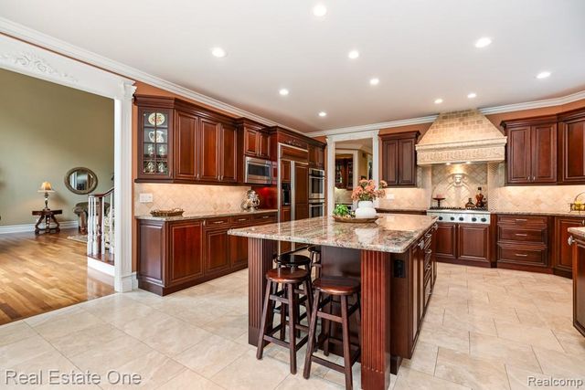 2737 Pebble Beach Drive, Oakland, MI 48363