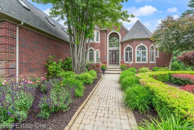 2737 Pebble Beach Drive, Oakland, MI 48363