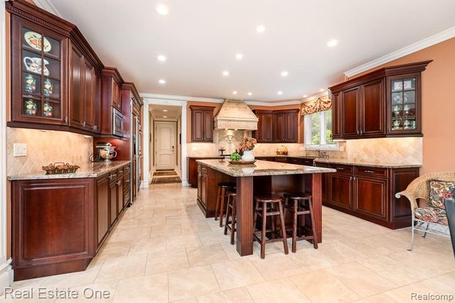 2737 Pebble Beach Drive, Oakland, MI 48363