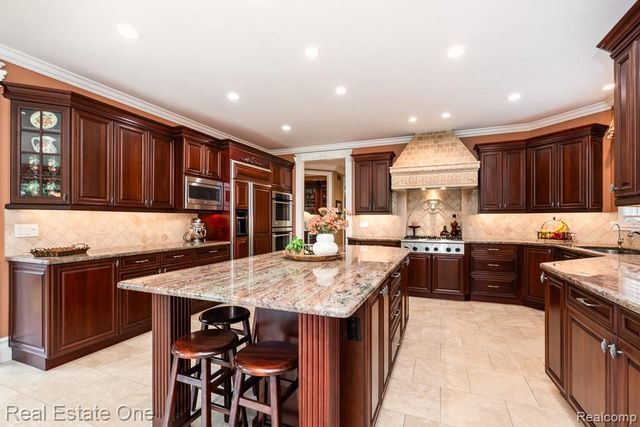 2737 Pebble Beach Drive, Oakland, MI 48363