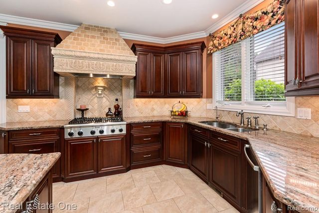 2737 Pebble Beach Drive, Oakland, MI 48363