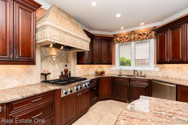 2737 Pebble Beach Drive, Oakland, MI 48363