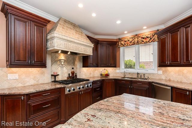 2737 Pebble Beach Drive, Oakland, MI 48363