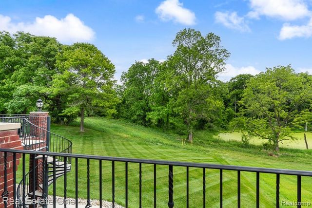 2737 Pebble Beach Drive, Oakland, MI 48363