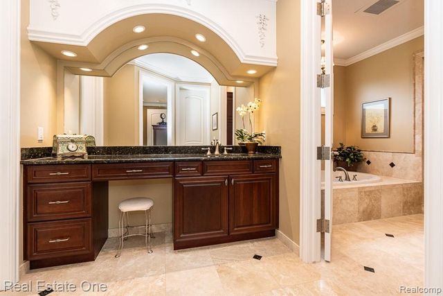 2737 Pebble Beach Drive, Oakland, MI 48363