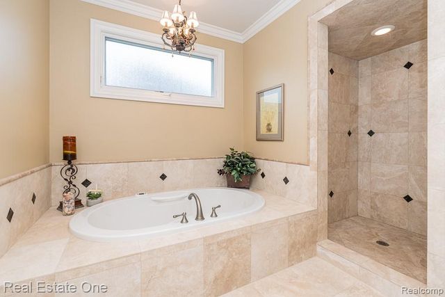 2737 Pebble Beach Drive, Oakland, MI 48363