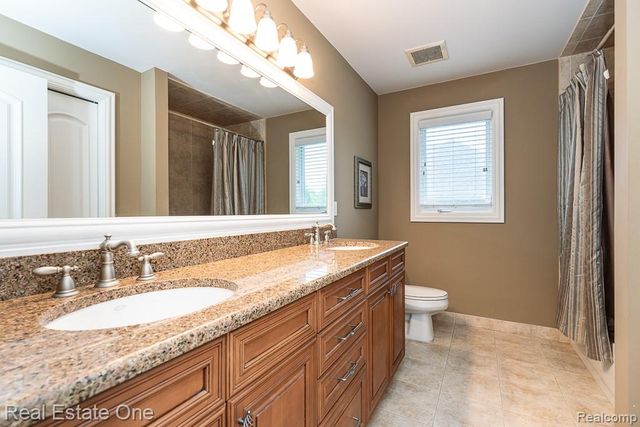 2737 Pebble Beach Drive, Oakland, MI 48363