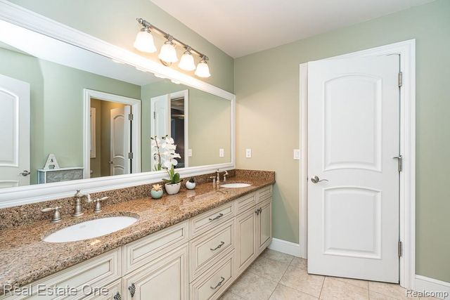 2737 Pebble Beach Drive, Oakland, MI 48363