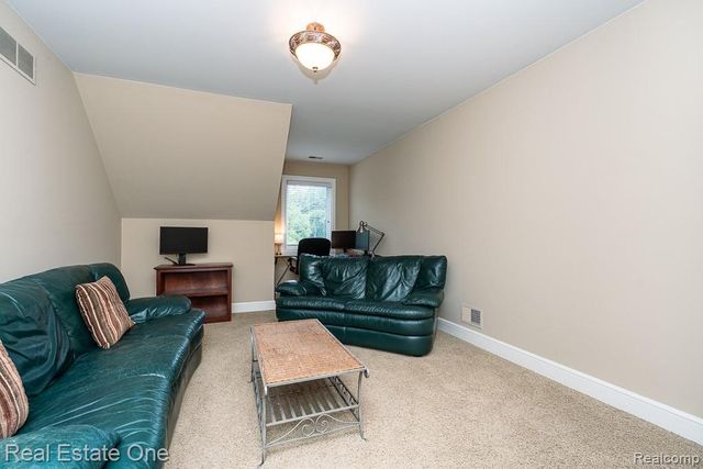 2737 Pebble Beach Drive, Oakland, MI 48363
