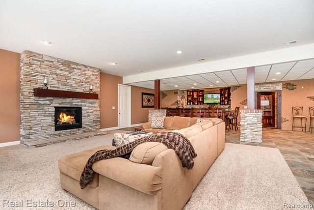 2737 Pebble Beach Drive, Oakland, MI 48363